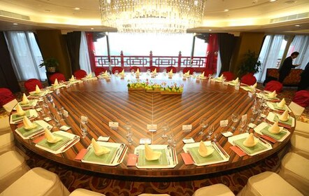 The biggest round table I have ever seen, Palace Hotel