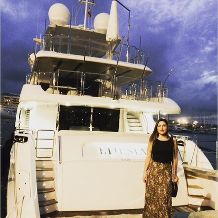 Mar Escalda dressed to kill