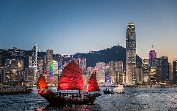 Sailing a traditional Junk