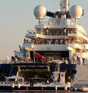 Motor Yacht Octopus festival party