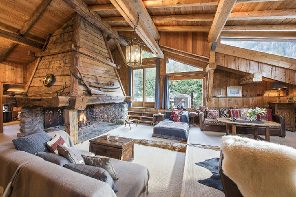 This luxury chalet made with antique wood from old mountain hut's