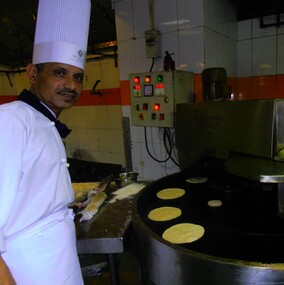 Roti machine